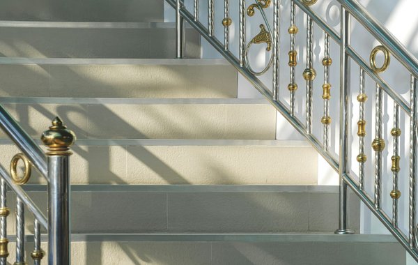 Les avantages d'une balustrade inox moderne et stylée